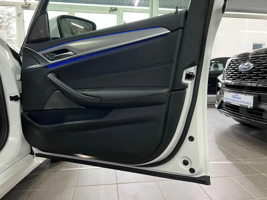 BMW 5 Series 520 d Touring AMB+AHK+DAP+HuD+Pano+HaKa+SH+MEM 02/2023-photo-36