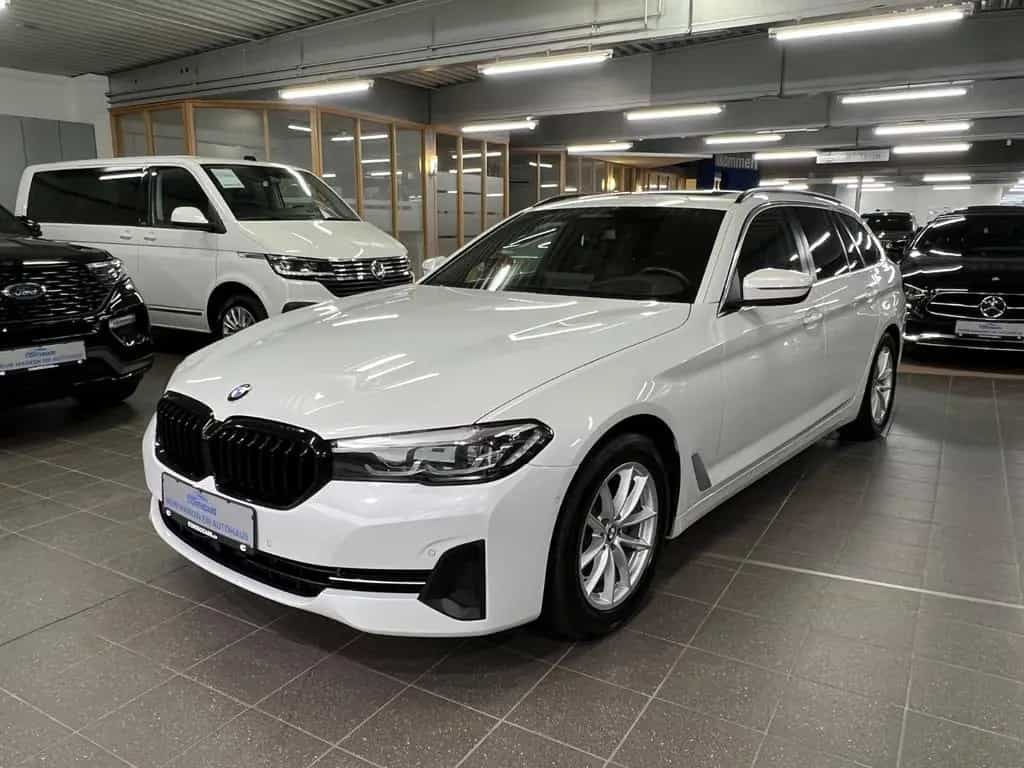 BMW 5 Series 520 d Touring AMB+AHK+DAP+HuD+Pano+HaKa+SH+MEM 02/2023-photo-4