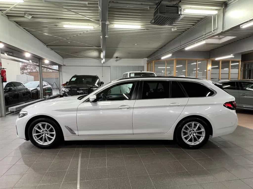 BMW 5 Series 520 d Touring AMB+AHK+DAP+HuD+Pano+HaKa+SH+MEM 02/2023-photo-6