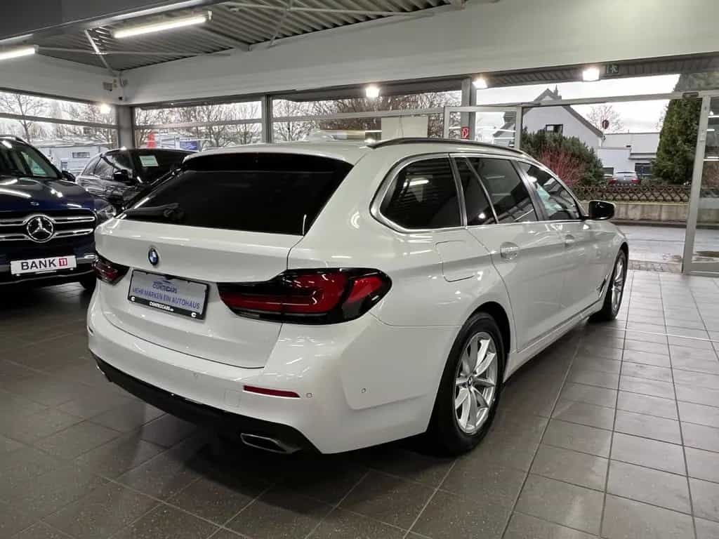 BMW 5 Series 520 d Touring AMB+AHK+DAP+HuD+Pano+HaKa+SH+MEM 02/2023-photo-9