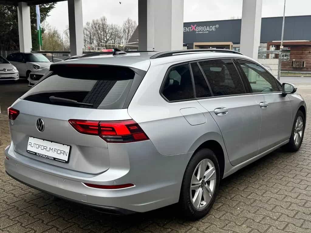 Volkswagen Golf VIII Variant Life eTSI DSG|LED|NAVI|SHZ|AHK 06/2021-photo-3