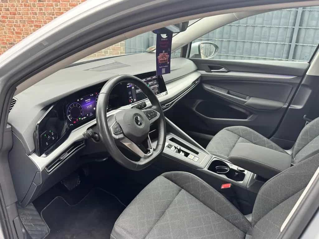 Volkswagen Golf VIII Variant Life eTSI DSG|LED|NAVI|SHZ|AHK 06/2021-photo-9