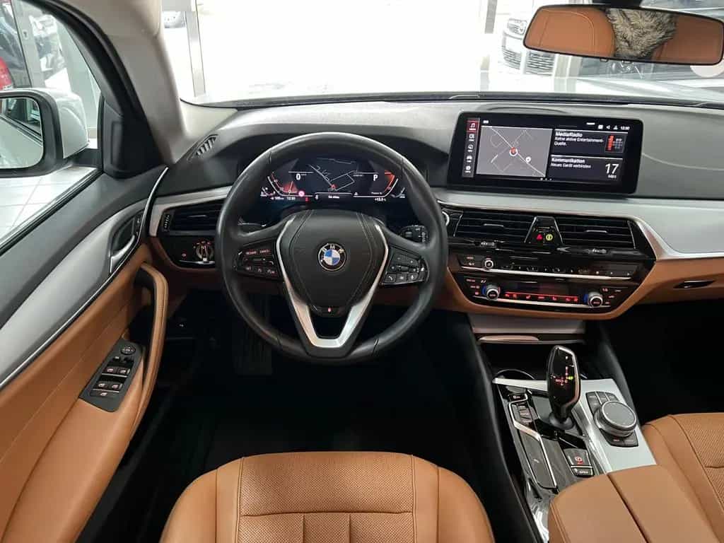 BMW 5 Series 520d Touring xDrive 4Z+ASSIST+Park+Standheizung 09/2023-photo-16