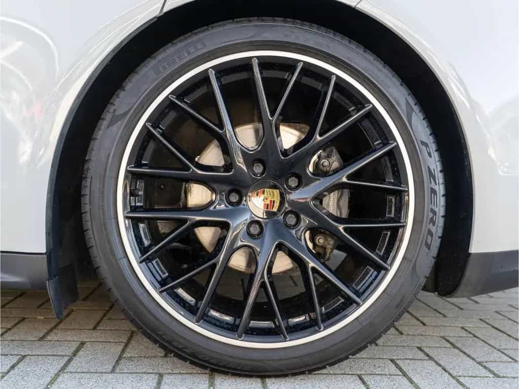Porsche Panamera 4 21'' Luftfederung Sportabgasanlage 04/2018-photo-21