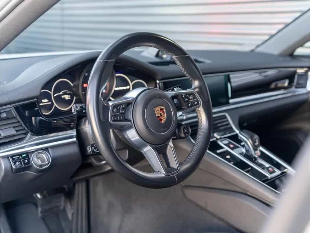 Porsche Panamera 4 21'' Luftfederung Sportabgasanlage 04/2018-photo-1