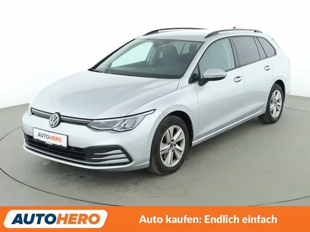 Volkswagen Golf VIII 1.0 eTSI Life Aut.*NAV*ACC*PDC*SHZ*BT* 07/2021-photo-0