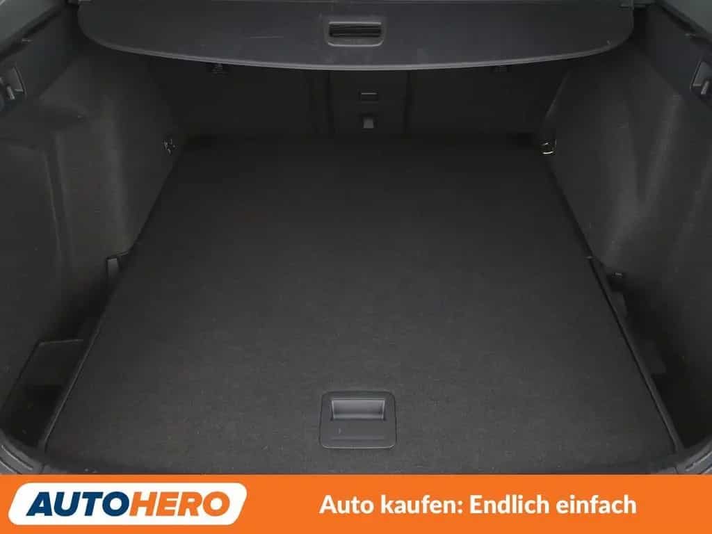 Volkswagen Golf VIII 1.0 eTSI Life Aut.*NAV*ACC*PDC*SHZ*BT* 07/2021-photo-17