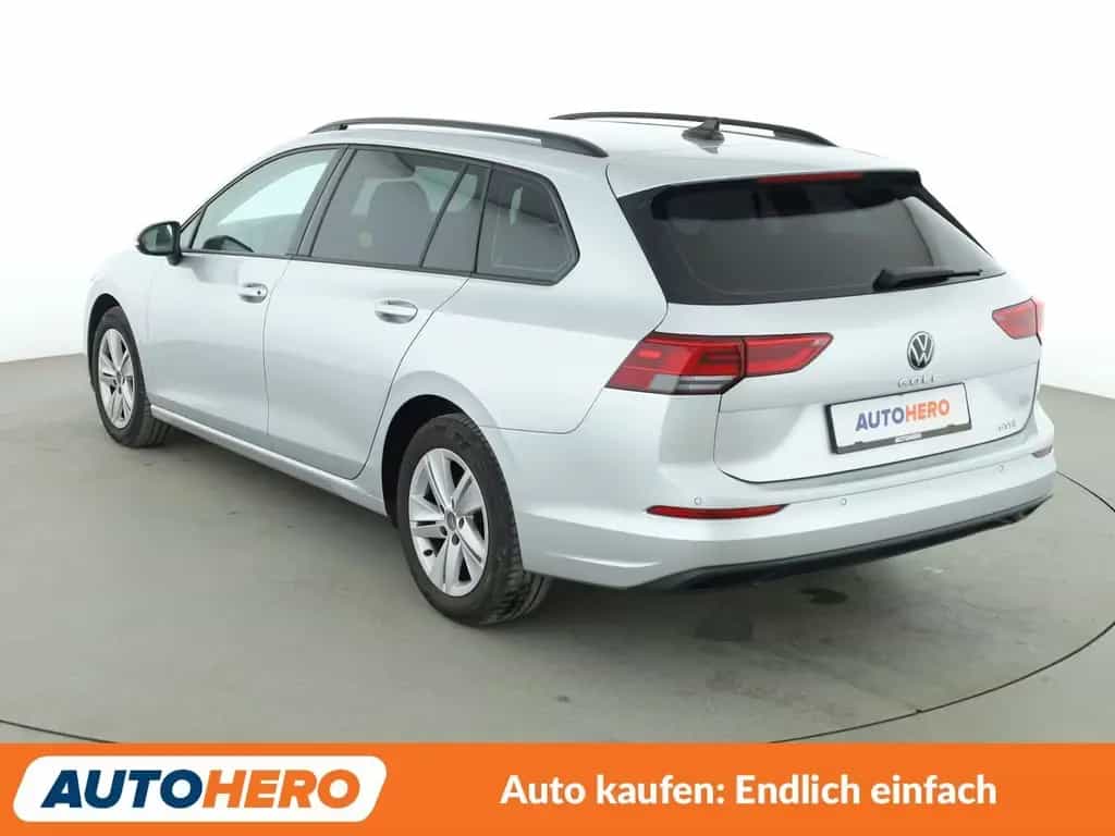 Volkswagen Golf VIII 1.0 eTSI Life Aut.*NAV*ACC*PDC*SHZ*BT* 07/2021-photo-3