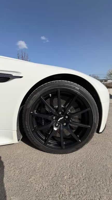 Aston Martin V12 Vantage 6.0 S S 08/2015-photo-12