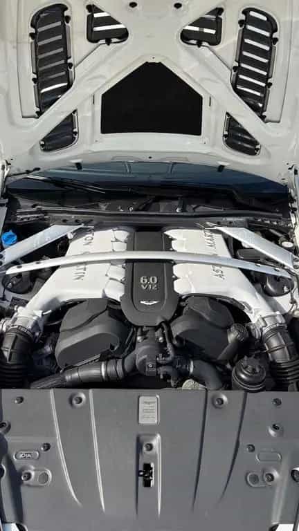 Aston Martin V12 Vantage 6.0 S S 08/2015-photo-9