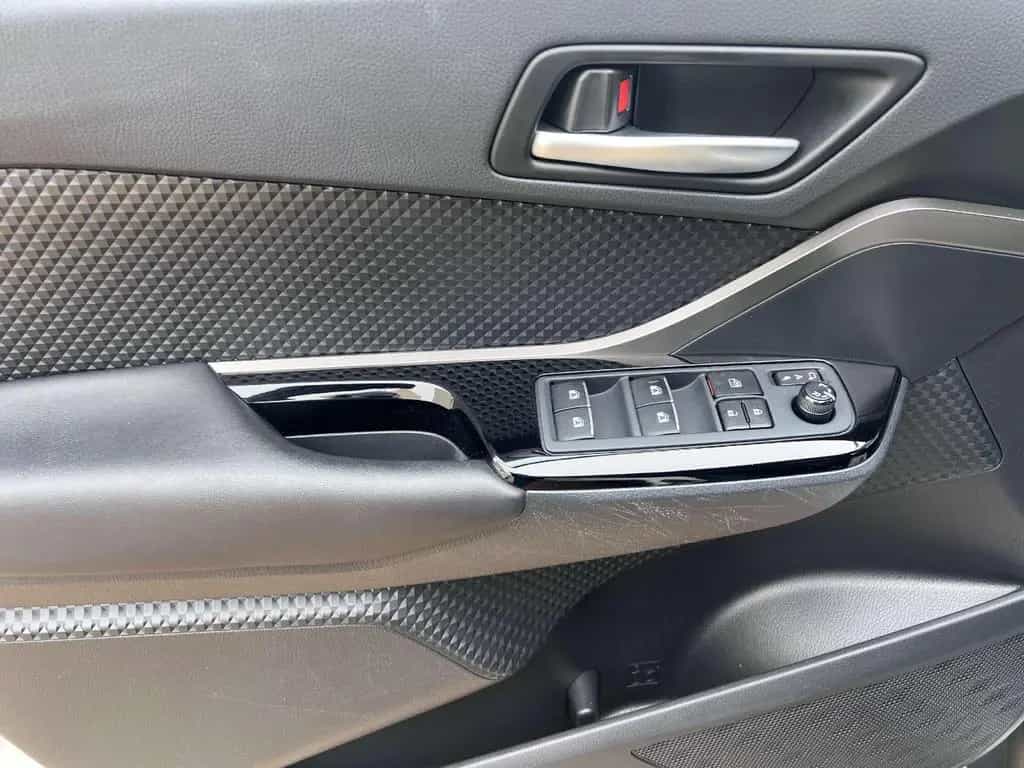 Toyota C-HR Team*SERVICE*TÜV NEU*GARANTIE 08/2018-photo-23