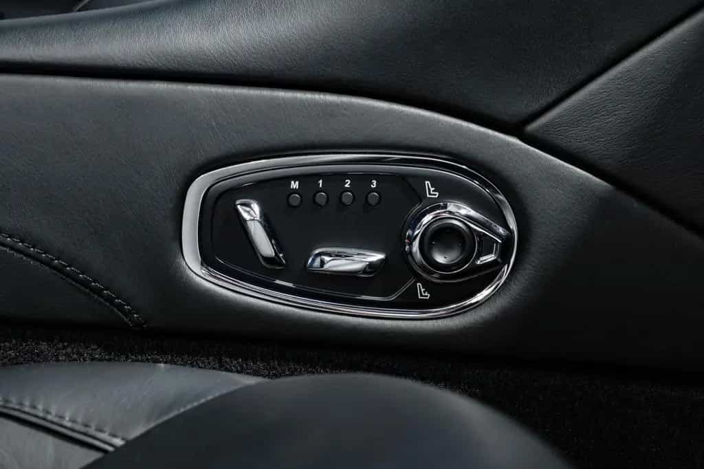 Aston Martin DBS Superleggera 10/2018-photo-13