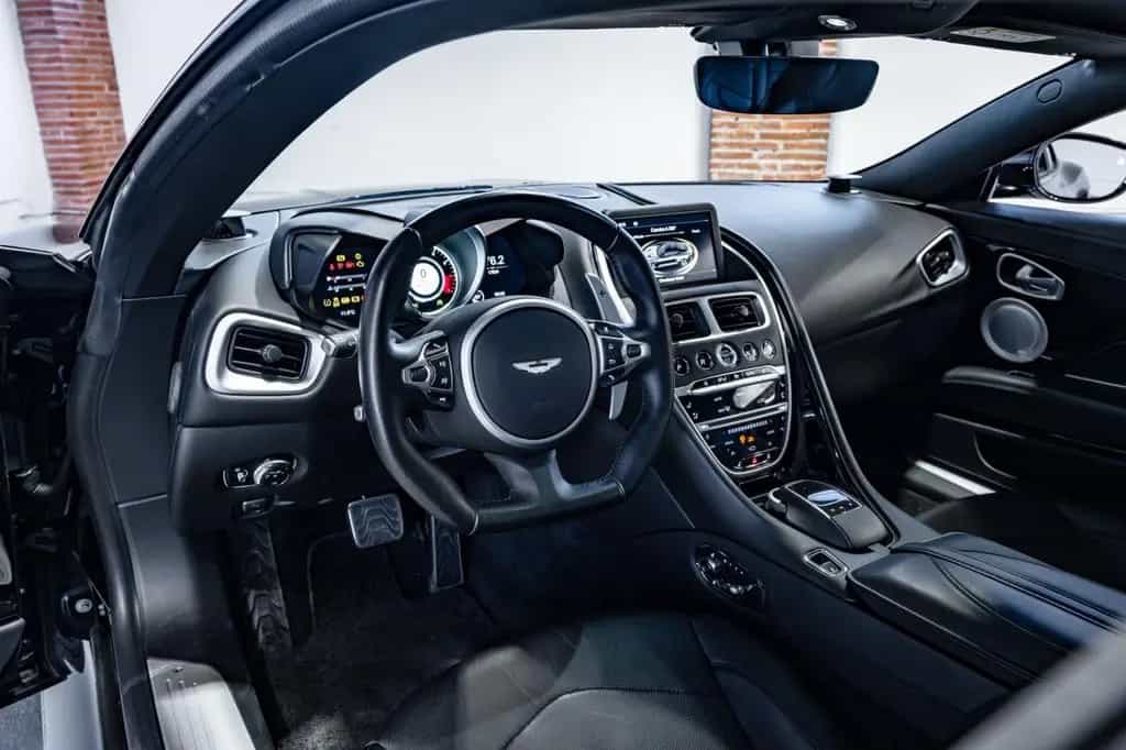 Aston Martin DBS Superleggera 10/2018-photo-20