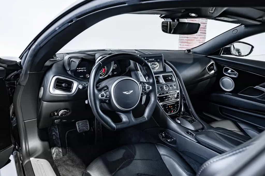Aston Martin DBS Superleggera 10/2018-photo-34