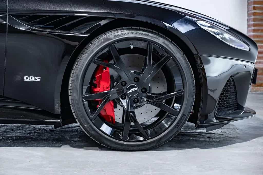 Aston Martin DBS Superleggera 10/2018-photo-40