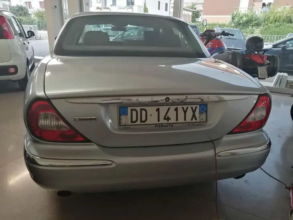 Jaguar XJ 2.7 D V6 cat Executive 04/2007-photo-2