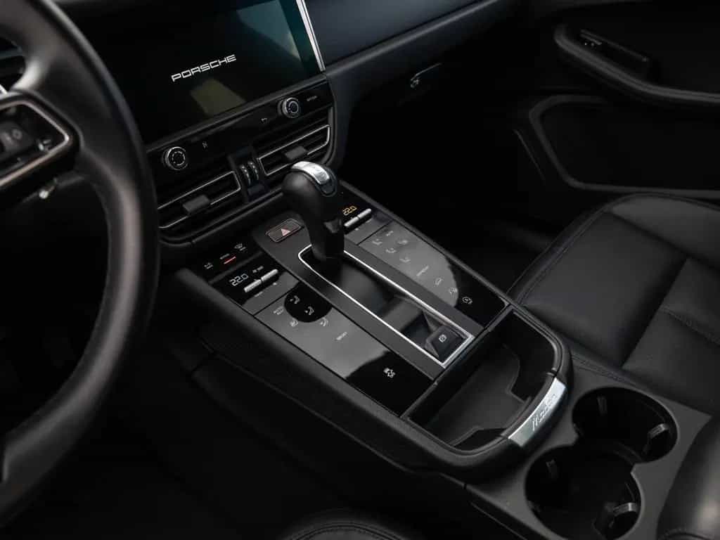Porsche Macan Panorama Dachsystem LED-Hauptscheinwerfer 03/2024-photo-18