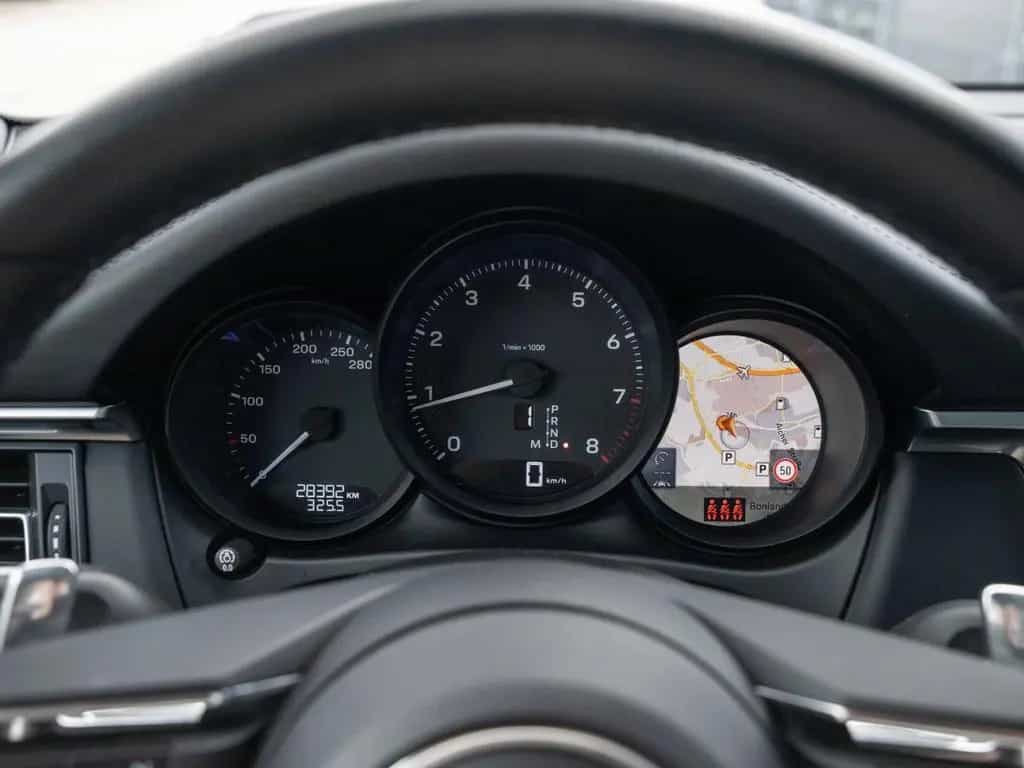Porsche Macan Panorama Dachsystem LED-Hauptscheinwerfer 03/2024-photo-25