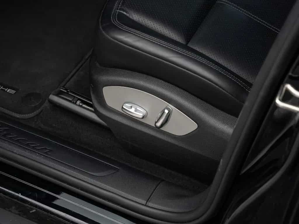 Porsche Macan Panorama Dachsystem LED-Hauptscheinwerfer 03/2024-photo-33