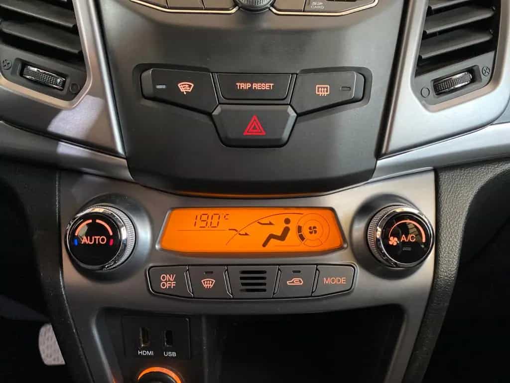 Ssangyong Korando Sapphire 4x2+AHK+Leder+NAVI+RFK 10/2017-photo-23