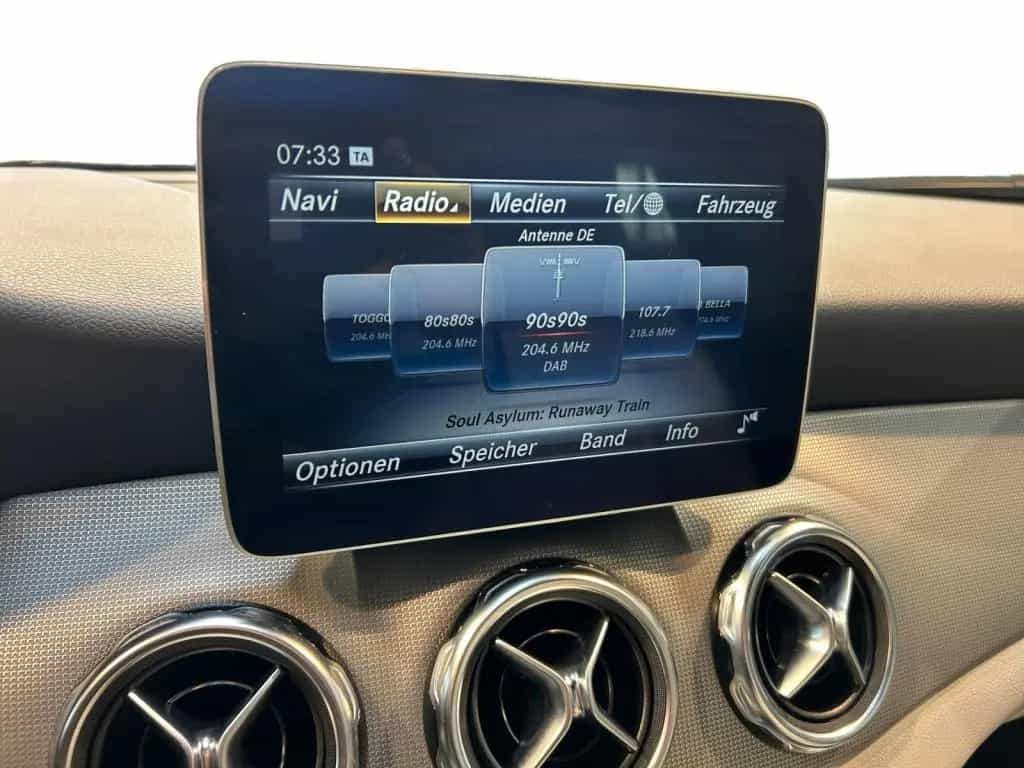Mercedes-Benz GLA-Class 200 Urban Urban+AHK+Cam+LED+Navi+AUT+Keyl 08/2019-photo-11