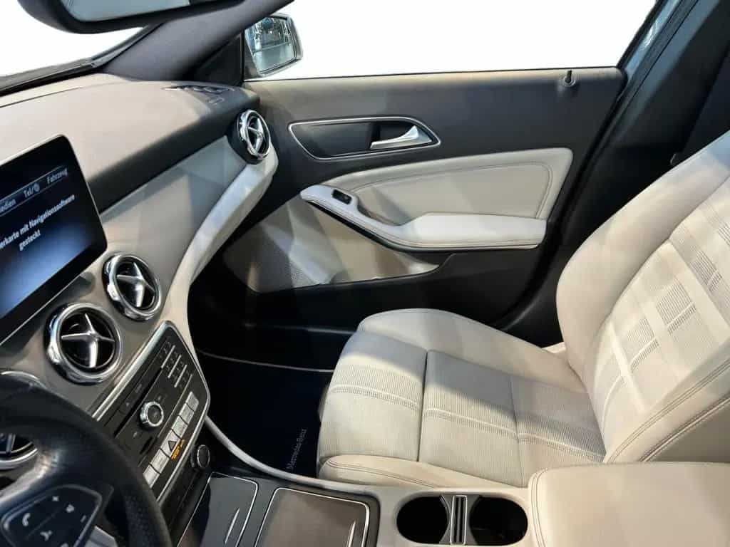 Mercedes-Benz GLA-Class 200 Urban Urban+AHK+Cam+LED+Navi+AUT+Keyl 08/2019-photo-4