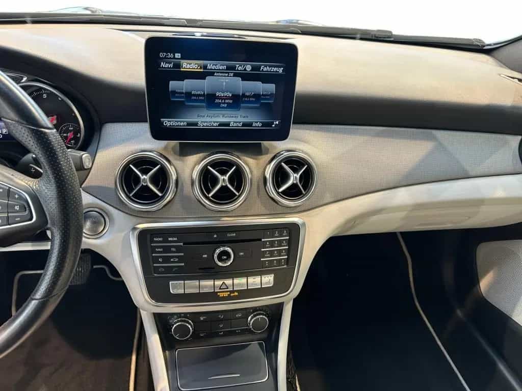 Mercedes-Benz GLA-Class 200 Urban Urban+AHK+Cam+LED+Navi+AUT+Keyl 08/2019-photo-6