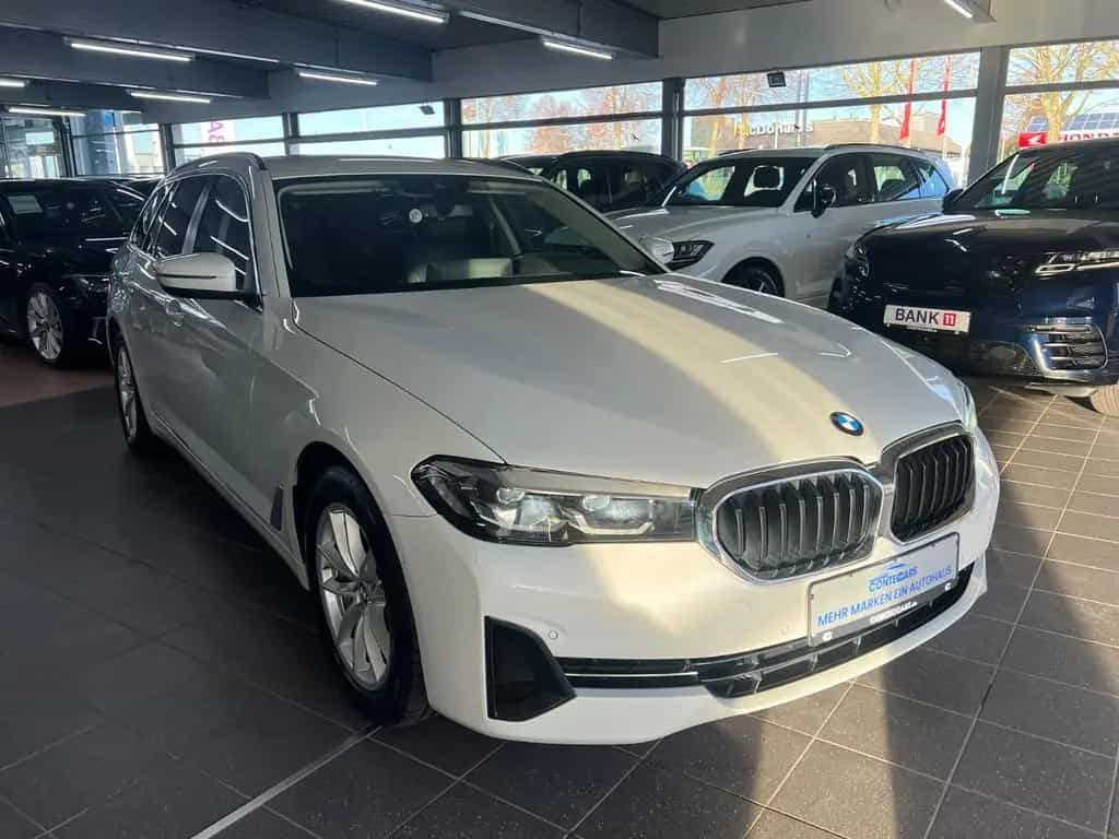BMW 5 Series 520d Touring xD Business+Driving Assistant+Park 04/2023-photo-1