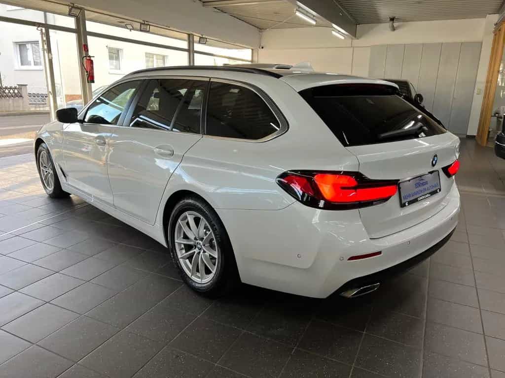 BMW 5 Series 520d Touring xD Business+Driving Assistant+Park 04/2023-photo-11