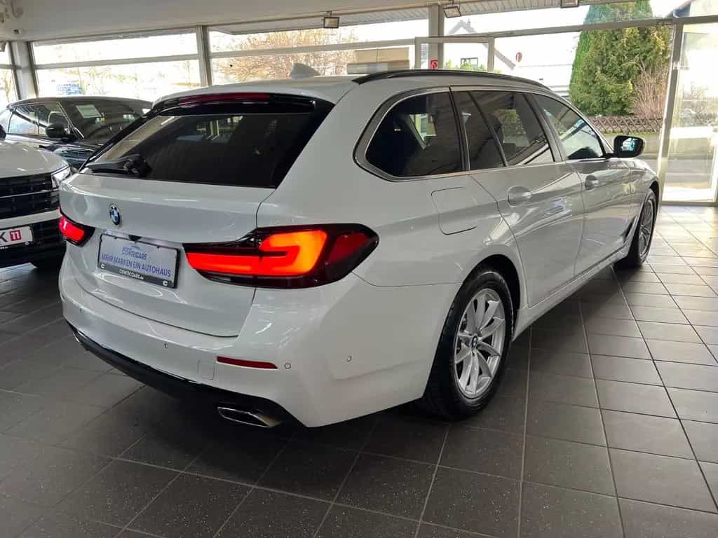 BMW 5 Series 520d Touring xD Business+Driving Assistant+Park 04/2023-photo-12