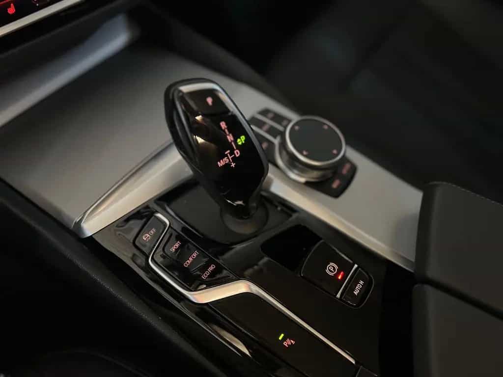 BMW 5 Series 520d Touring xD Business+Driving Assistant+Park 04/2023-photo-25