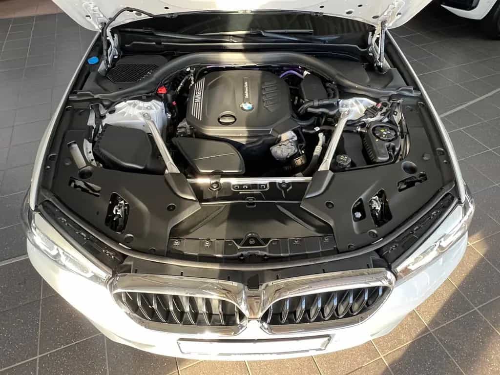 BMW 5 Series 520d Touring xD Business+Driving Assistant+Park 04/2023-photo-4