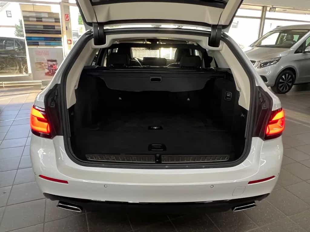 BMW 5 Series 520d Touring xD Business+Driving Assistant+Park 04/2023-photo-5