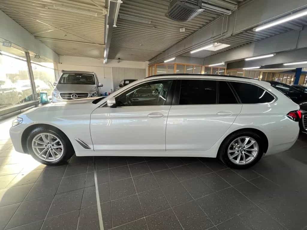 BMW 5 Series 520d Touring xD Business+Driving Assistant+Park 04/2023-photo-7