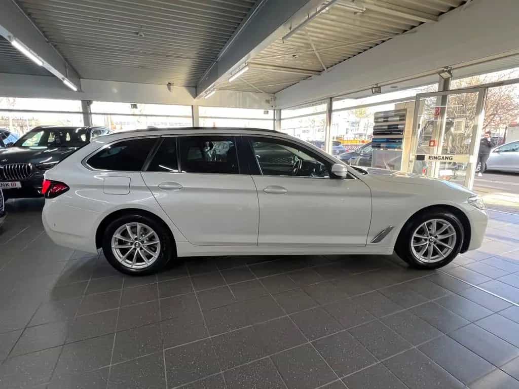 BMW 5 Series 520d Touring xD Business+Driving Assistant+Park 04/2023-photo-9