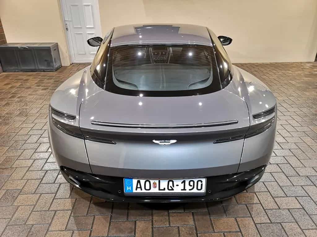 Aston Martin DB11 5.2 V12 01/2017-photo-10