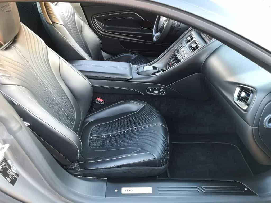 Aston Martin DB11 5.2 V12 01/2017-photo-13