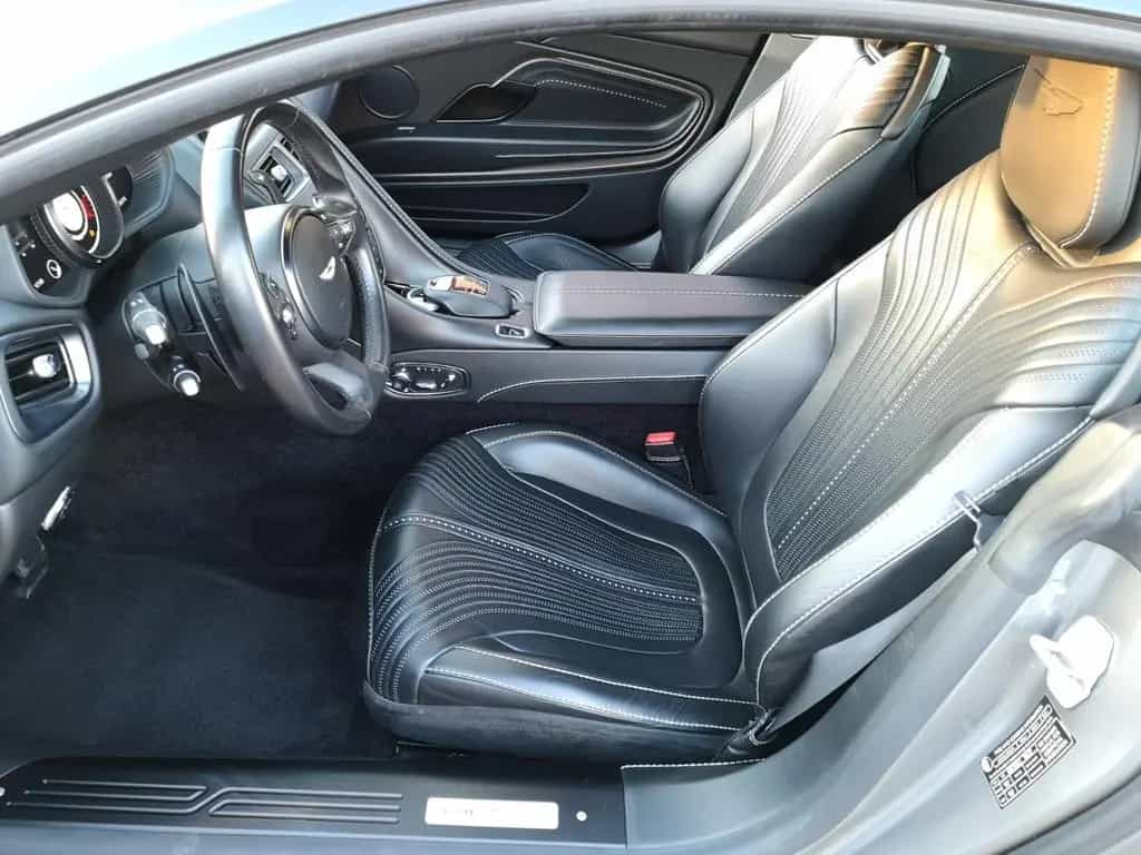 Aston Martin DB11 5.2 V12 01/2017-photo-14