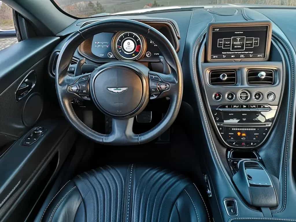 Aston Martin DB11 5.2 V12 01/2017-photo-16