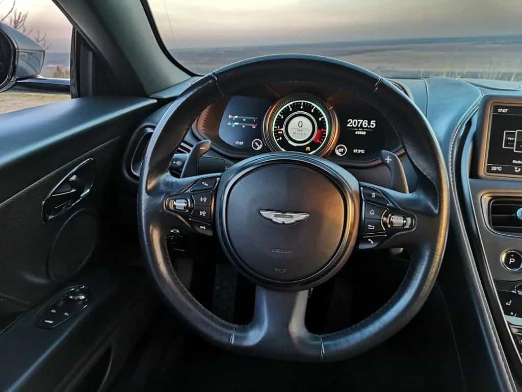 Aston Martin DB11 5.2 V12 01/2017-photo-18