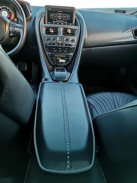 Aston Martin DB11 5.2 V12 01/2017-photo-21