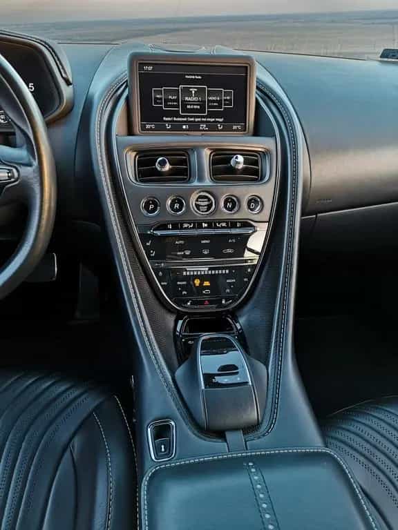 Aston Martin DB11 5.2 V12 01/2017-photo-22