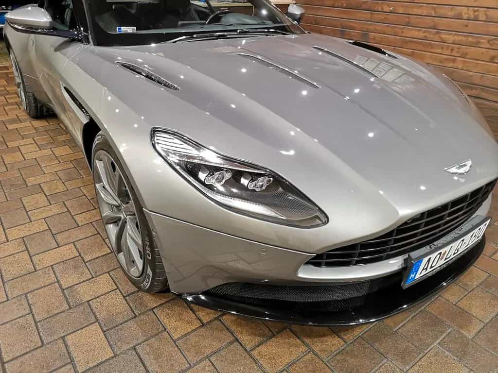 Aston Martin DB11 5.2 V12 01/2017-photo-3