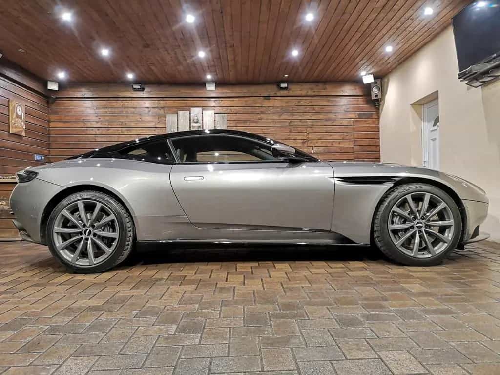 Aston Martin DB11 5.2 V12 01/2017-photo-5