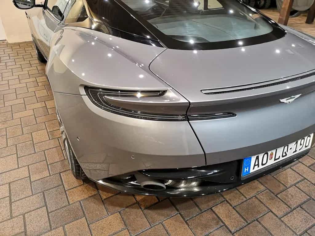 Aston Martin DB11 5.2 V12 01/2017-photo-9