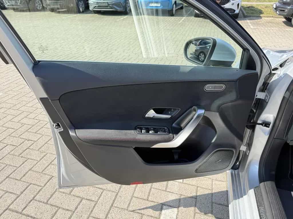 Mercedes-Benz A-Class 250 AMG,Widescreen,Ambiente,R-Kam,LED,3,99% 02/2021-photo-11