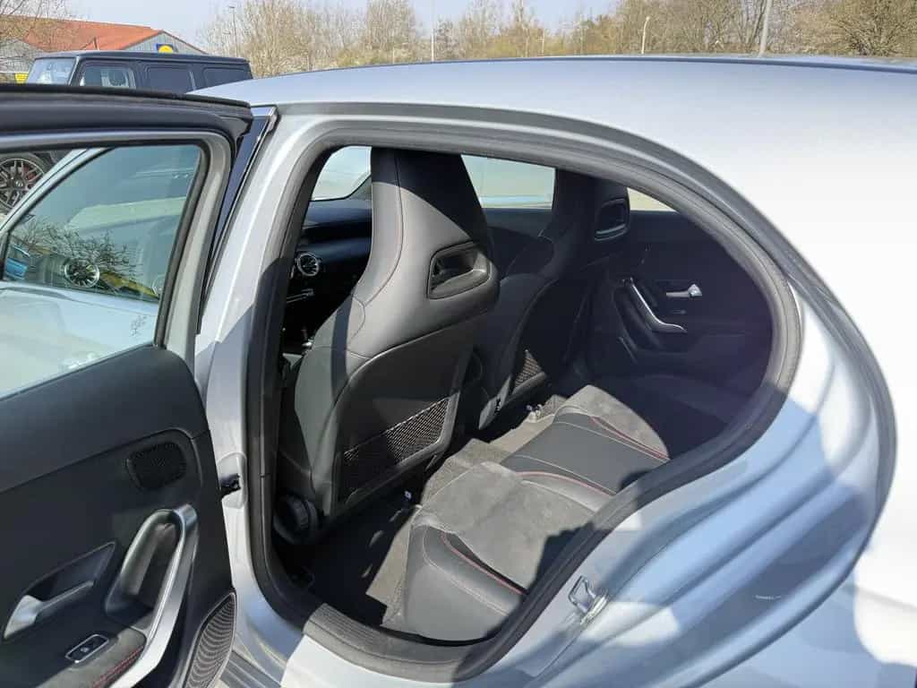 Mercedes-Benz A-Class 250 AMG,Widescreen,Ambiente,R-Kam,LED,3,99% 02/2021-photo-16