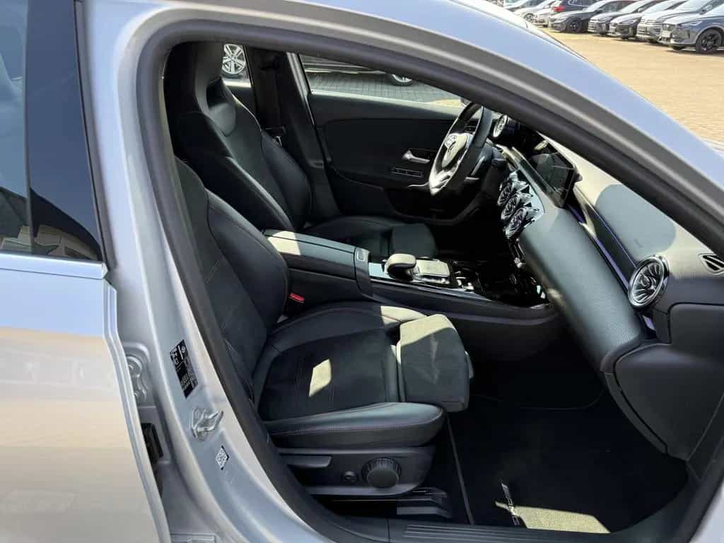 Mercedes-Benz A-Class 250 AMG,Widescreen,Ambiente,R-Kam,LED,3,99% 02/2021-photo-22