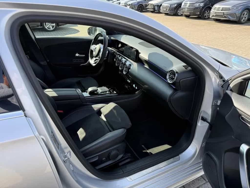 Mercedes-Benz A-Class 250 AMG,Widescreen,Ambiente,R-Kam,LED,3,99% 02/2021-photo-24