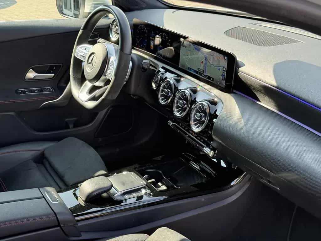 Mercedes-Benz A-Class 250 AMG,Widescreen,Ambiente,R-Kam,LED,3,99% 02/2021-photo-25